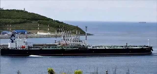 特朗普半小时内连续扣押2艘油轮，不到24小时，中方强硬送上2句话