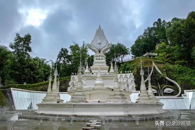 德宏芒市:一眼,醉入民族风与佛塔影