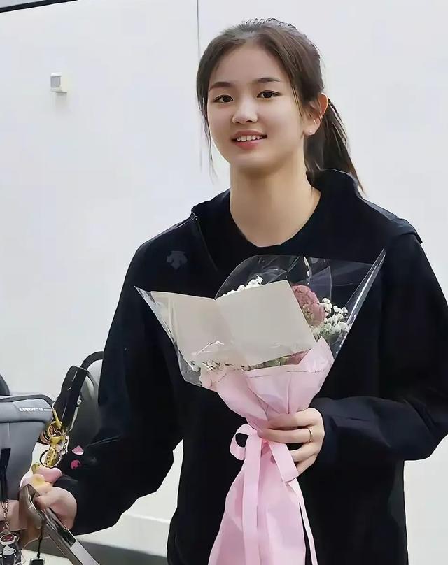 金娜英应该是乒乓球运动员中长得最好看的吧看上去好像中学生