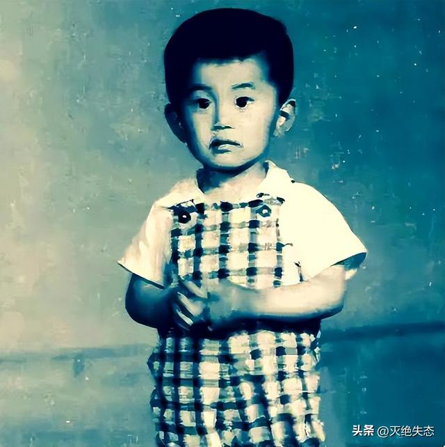 他8次上春晚，作死被捕入狱，今54岁无人问津，老搭档也断了联系