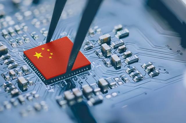 自断后路！央企采用国产芯片，美：你不进口，我们的芯片卖给谁？