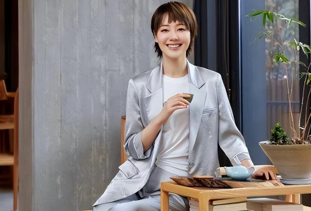 讨好大佬	，陪睡上位，遭央视“开除”，她身上的标签哪个才是真的