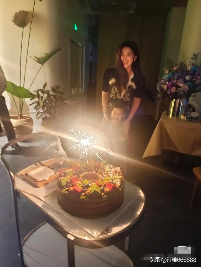 朱珠41岁生日分享全家福