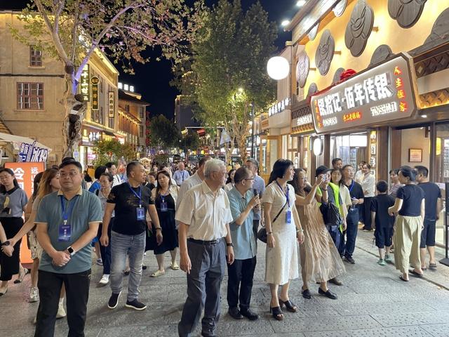 全球华文媒体代表走进岳阳！探寻“大美江湖天下岳阳”