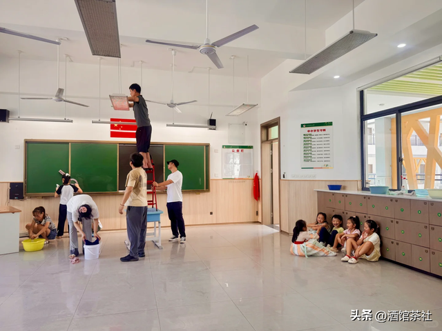 开学第一天，学校的“操作”令多少家长崩溃，是时候出手管管了！