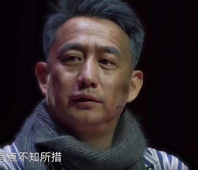 55岁黄磊还能活多久？睡前戴呼吸机，每天一把药，曾被曝有心脏病