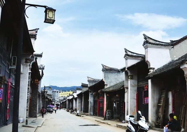 我国“散装”街，陕鄂豫三省瓜分一条街，三权分立奇观全国独一份