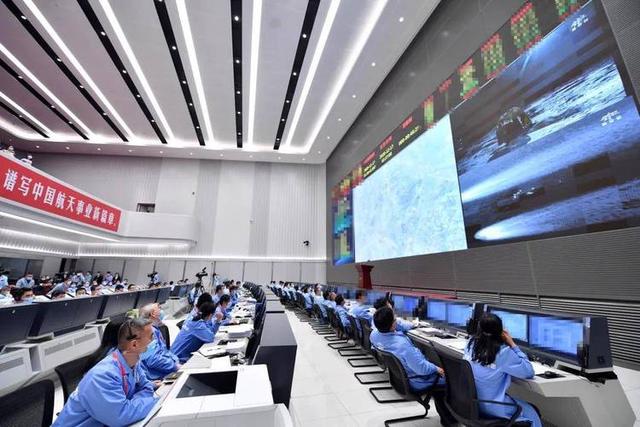 神舟20号疑遭碎片撞击，引发世界关注！中国紧急启动在轨体检程序