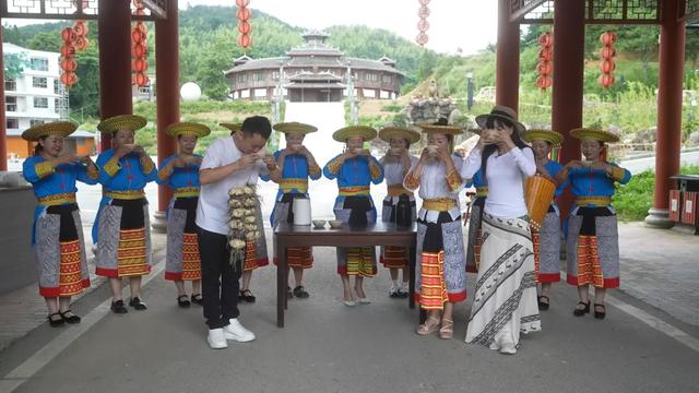 湖南海拔1300米的高山中藏着一个神秘村子，风景不输江西篁岭