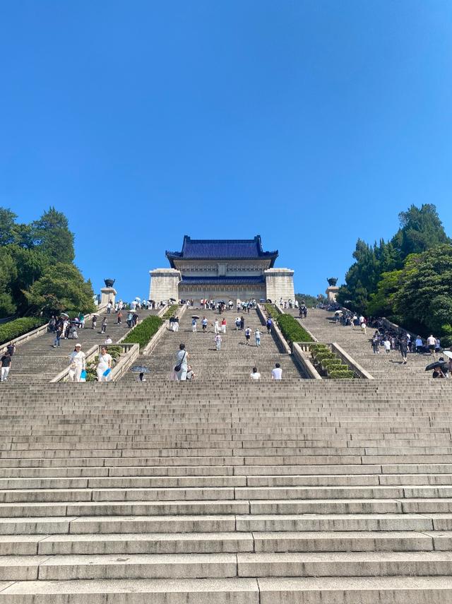 我是广州人，刚从江苏南京回来，实在忍不住想说：对南京五点印象