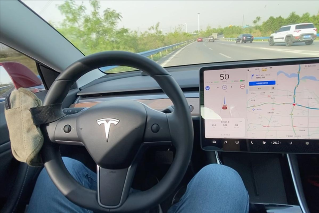 数据堆再多也没用？自动驾驶VLA遇瓶颈，世界模型给出破局答案