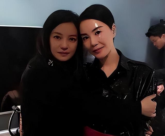 赵薇没想到，自己不止被圈内封杀，还有一件事，也让她面子挂不住