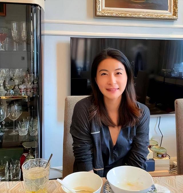 结婚13年，44岁郭晶晶再次迎来喜讯	，官媒发文，终于等到这一天