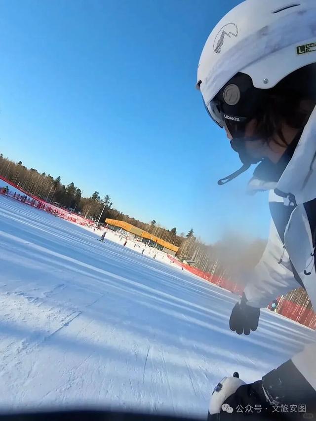 听说在安图滑雪，摔跤是种享受？这粉雪绝了，滑一次就上瘾！