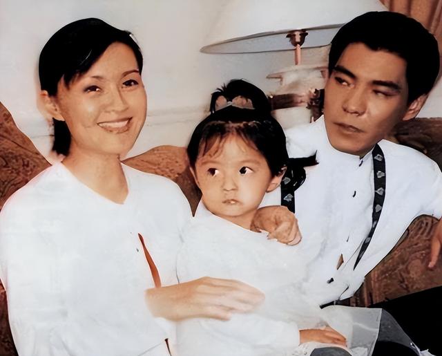 恋爱脑下场是真惨！从春晚主持人到养不起孩子的妇女，她咎由自取