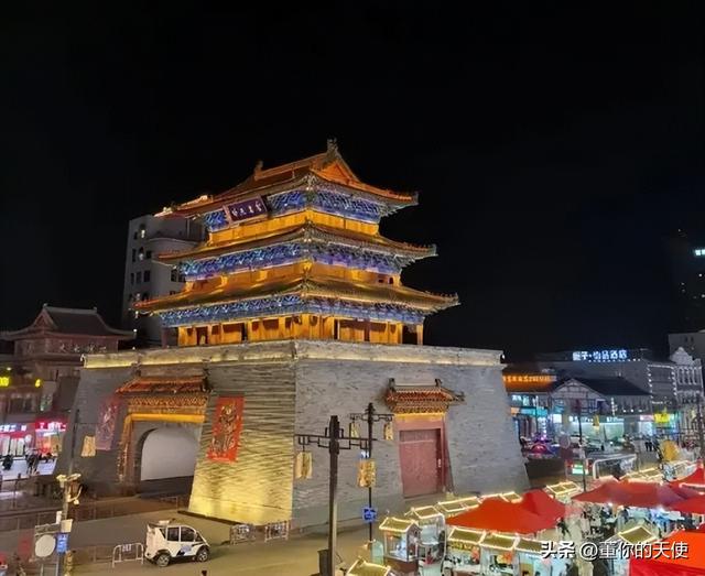 游客在河南一景区游玩买补给没网又没钱，老板一句话，众人：得给