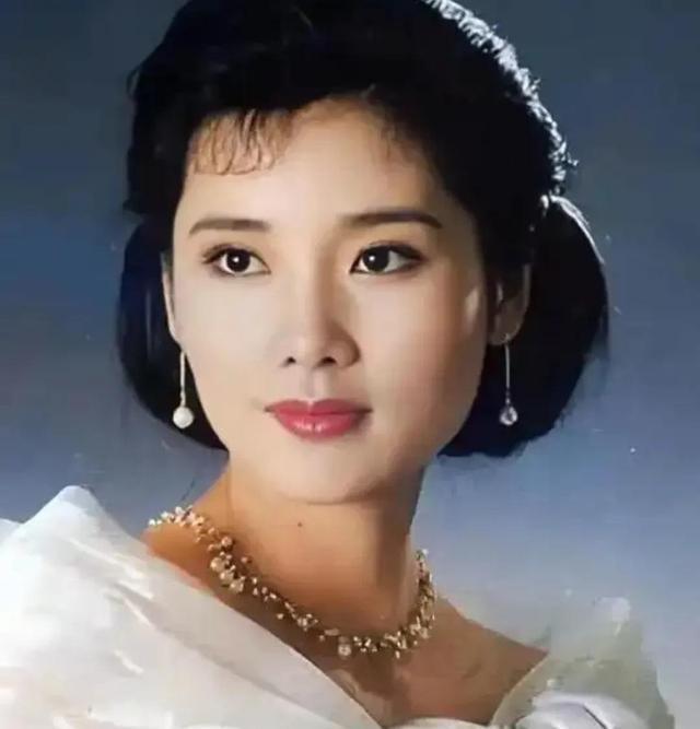 最“干净”的11位女星，不整容、不滥情，堪称娱乐圈中的一股清流