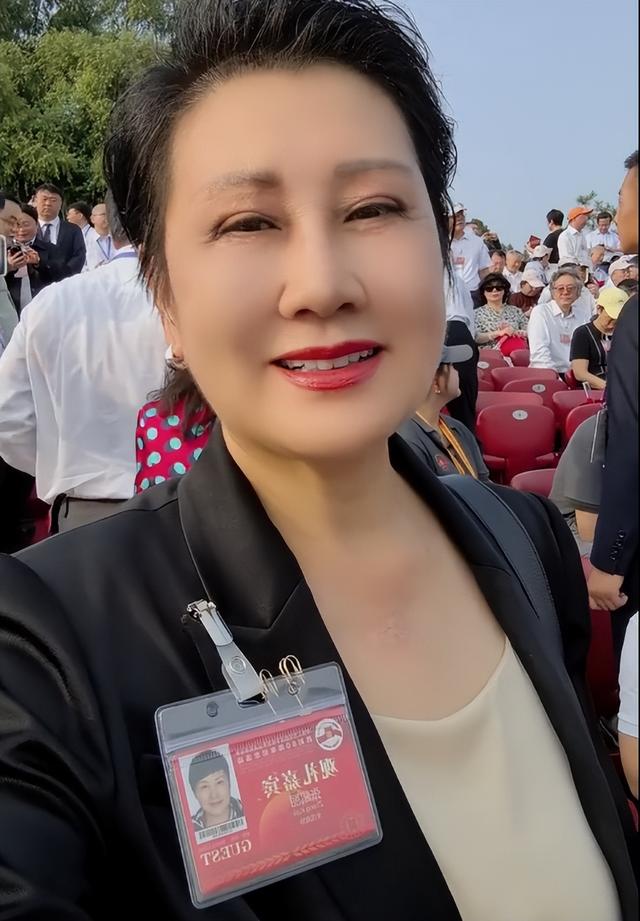 没想到，63岁张凯丽，因九三阅兵上的一个动作，再次实现口碑暴增