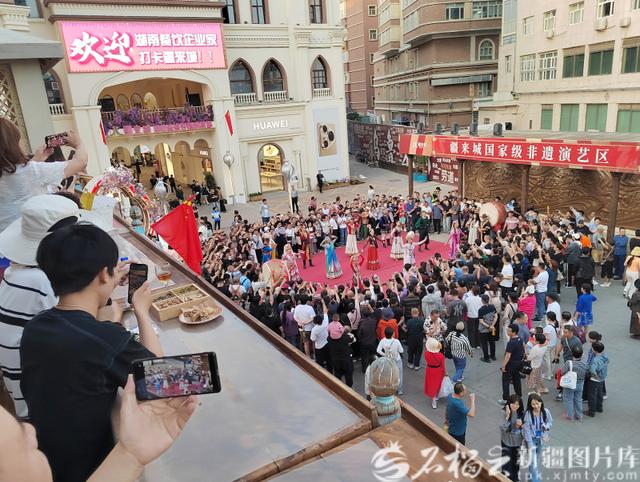 连续三十天！20万+游客每日打卡“第一会客厅”