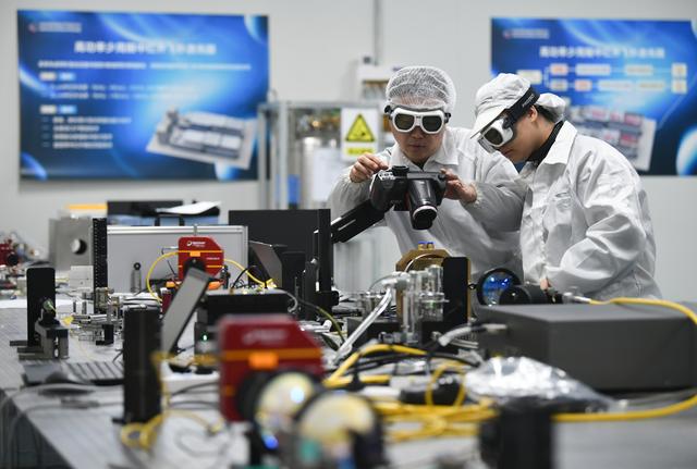 特朗普不想中国一家独大，联合8国推出新计划，要废掉中国的王牌