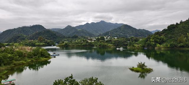 黄山脚下藏着“华东最高原生态湖”！免费赏四季景，文人留有诗