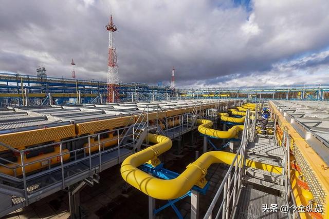 油价又飙升了，钱包扛不住！为何地缘一乱就涨？别只盯着动荡看