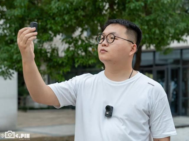 大疆出了款一千多的拇指相机，跟友商玩起了贴身肉搏？