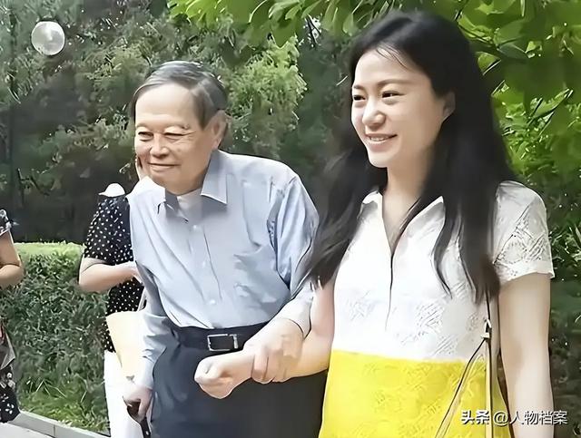 杨振宁去世才3天，恶心的事情发生了，还不止一件！