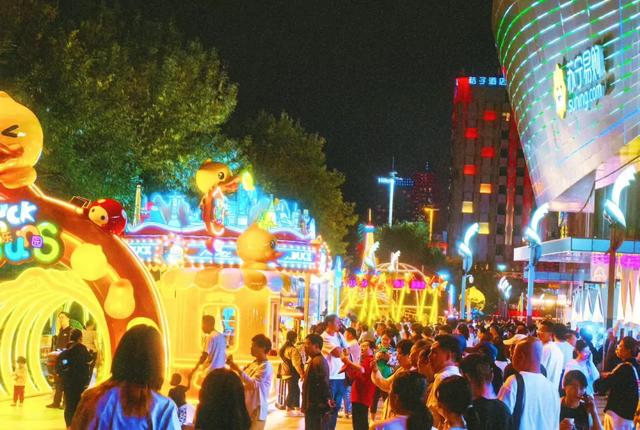 小黄鸭城市乐园在北京城市副中心开街啦！快来潮闪周潮玩打卡——