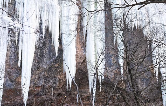 铜川周末两日游攻略：冰瀑奇观滑雪激情解锁极致冰雪之乐