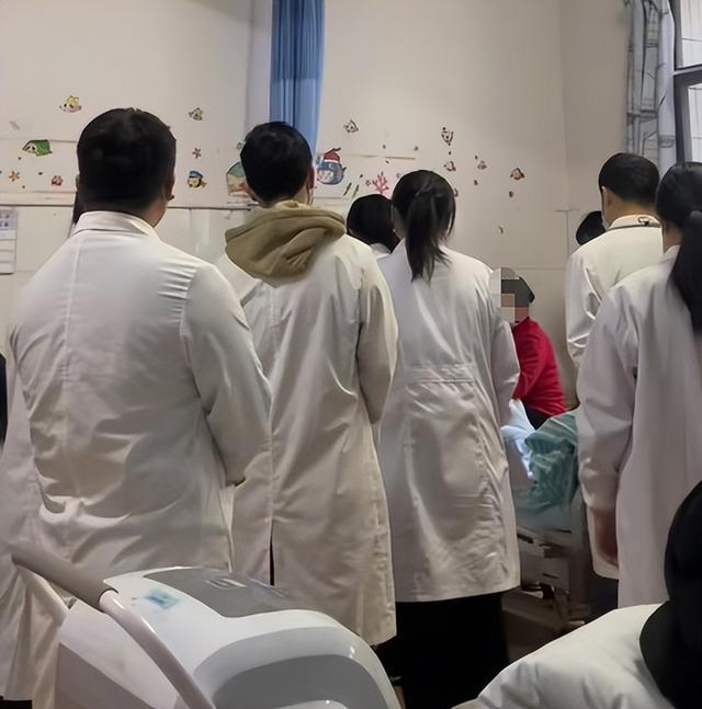 没想到，奶奶被曝用白酒给孙子冲奶不到24小时，恶心一幕就发生了
