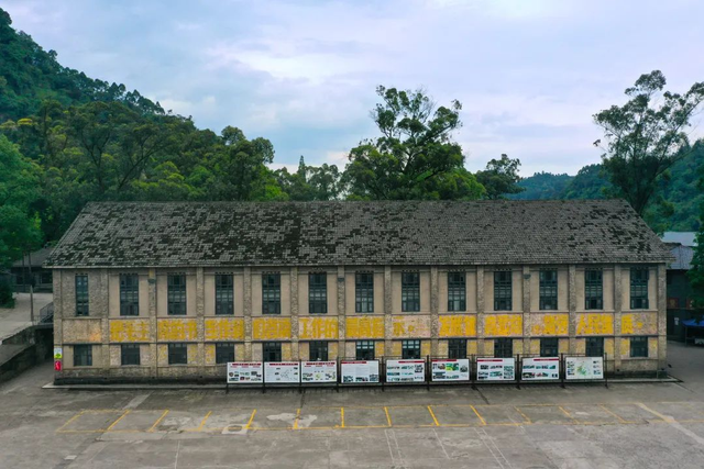 秋天还没过够？那就去乐山留住秋天！