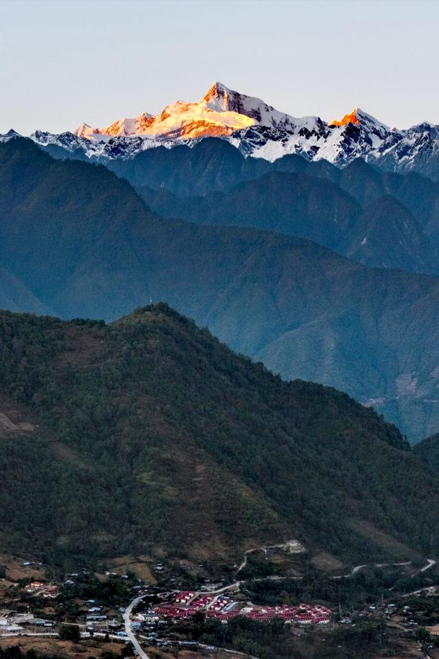 林芝•墨脱，德尔贡河畔的德尔贡人，有一个属于他们的山里世界