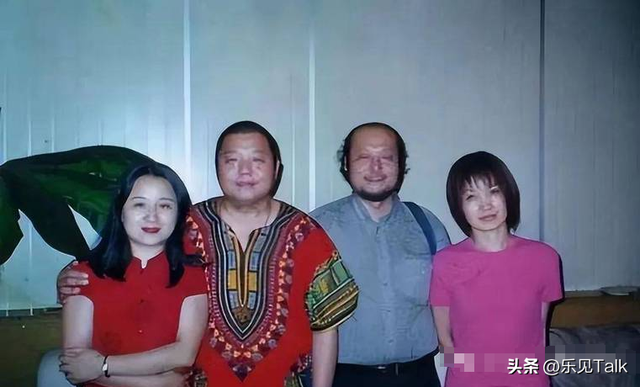 连上5次央视春晚，私下和恩师同居，却被骗流产，如今57岁仍单身