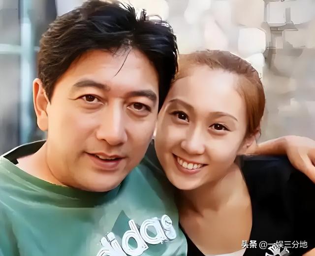 水均益跑泉州给女儿带娃，和前妻罕见同框	，主动搭话对方却不理他