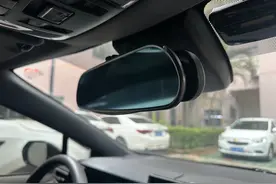 车厂打死都不敢动这块后视镜，为什么成了行车记录仪的安装支架？图片