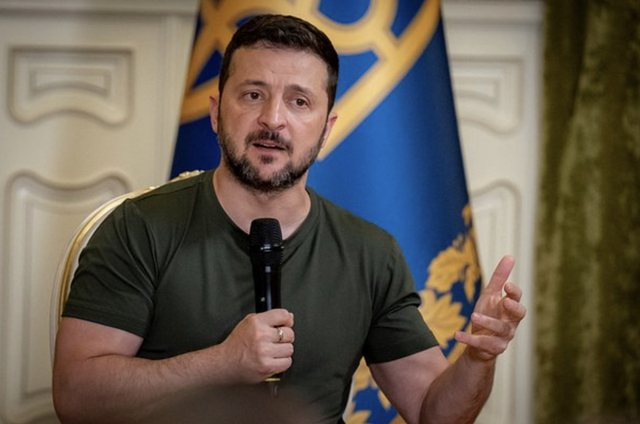 辽宁舰"掉头北上"？伦敦密室争吵不休，一份"美国剧本"正撕裂欧洲