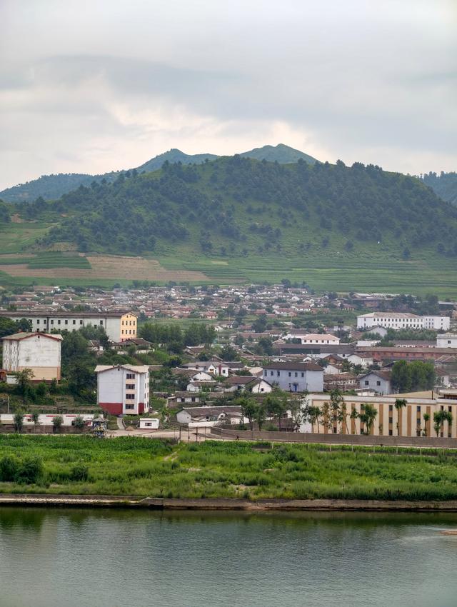 探秘东北第一国门：一座桥，两重天地，半部抗美援朝史