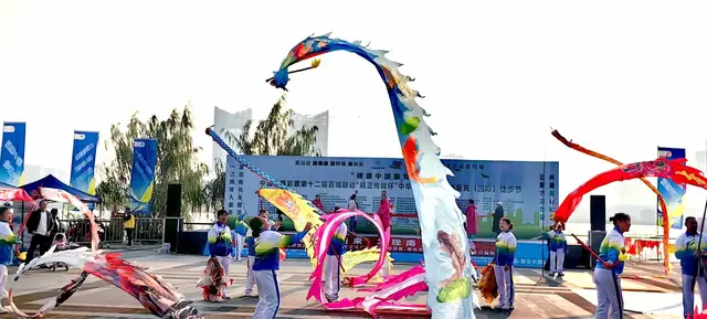 网络名人打卡南充（国际）徒步节，解锁一江两岸无限美