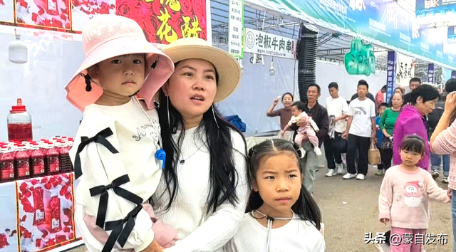 民生集市燃动蒙自小城烟火气