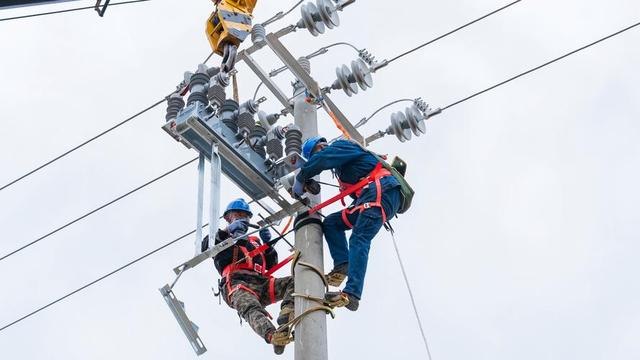 美国AI专家：看到中国的发电量，电价，就知道中国AI赢定了