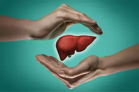 身体2处发痒,不论男女,多是肝脏已变硬?医生:伴随3种异常要多留意图片