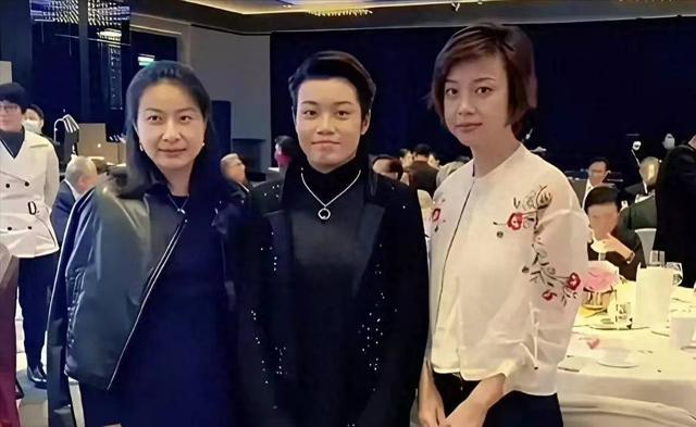 能让郭晶晶、张怡宁做陪衬，自己稳站C位的"年轻人"，果然不简单