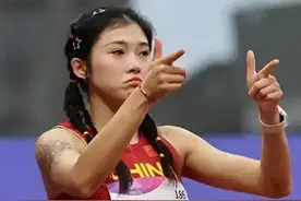 吴艳妮又被骂了，黑丝写真照曝光，明明身材优越，但是P图太过了图片