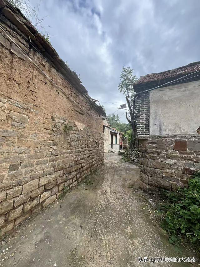 莱芜苗庄有一座隐在山坳里的古村：陡峪