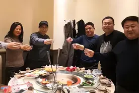 请客喝酒时，别干坐着当“哑巴”，教你3句“开场白”，万能好用图片