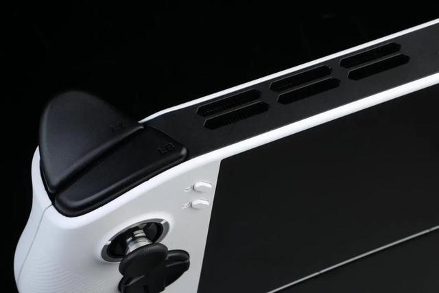 配备长江存储PC411 SSD、畅玩《黑神话：悟空》！联想拯救者Legion Go S游戏掌机体验