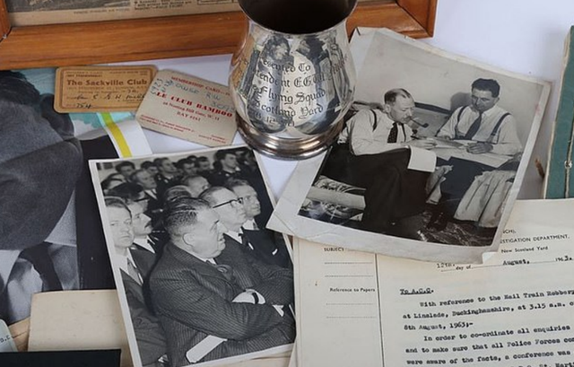 英国火车大劫案档案60年后首次曝光，劫匪车辆及成捆钞票面世