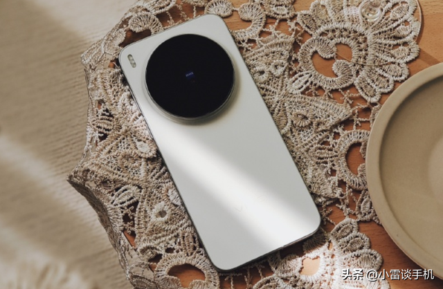 vivoX300系列：逆水行舟，不进则退