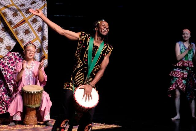 印尼青铜钟濒临失传，老人坚守独门技法，竟与非洲古乐器隔空共鸣